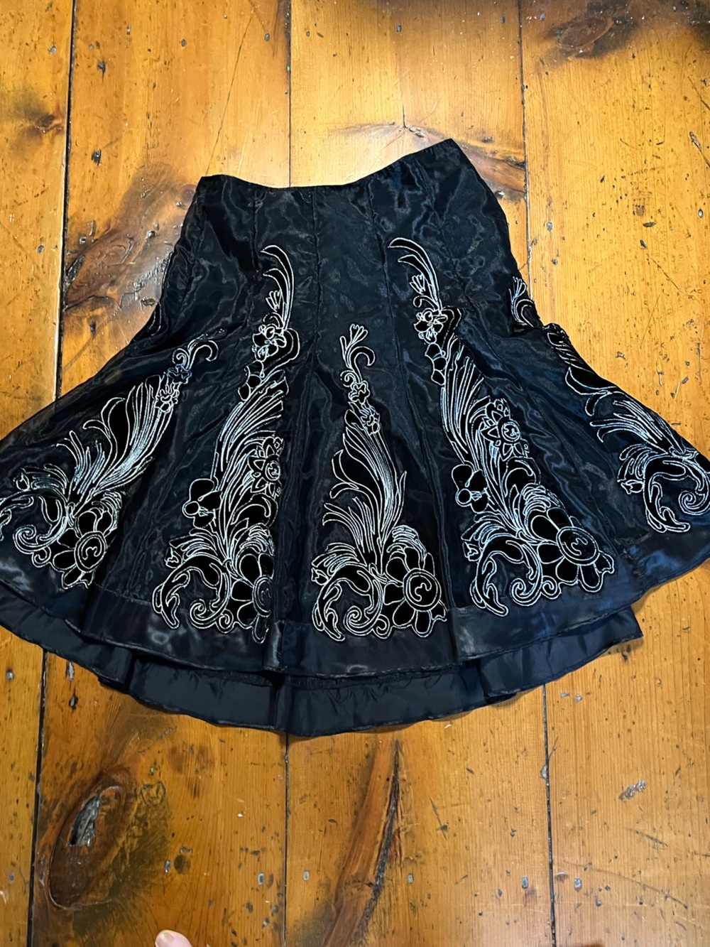 Veeca velvet pattern black silver flare skirt M